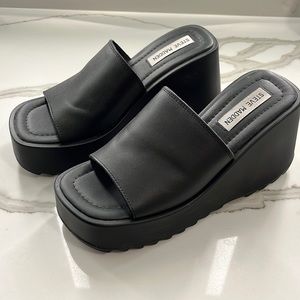 Steve Madden platform sandals size 6.5 W